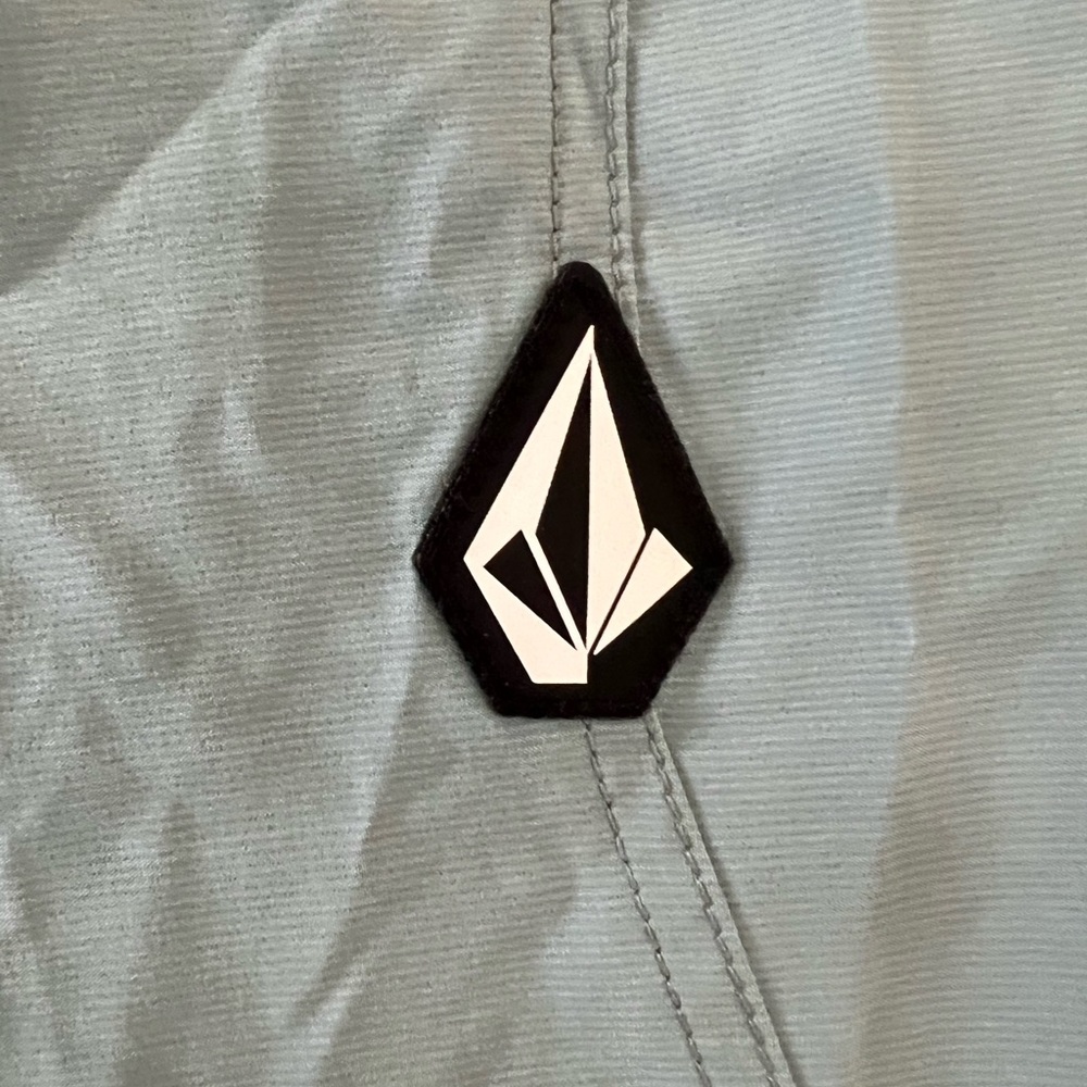 Volcom Swim/Hybrid Shorts - 10in size 34 - Picture 2 of 5